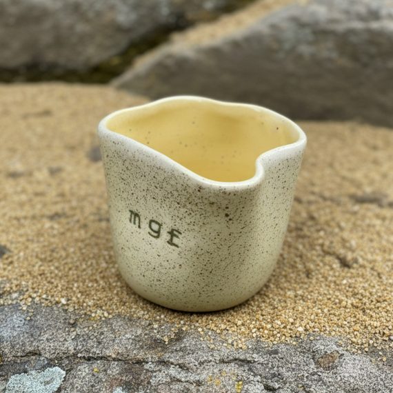 Taza Blanca y Beige MGF