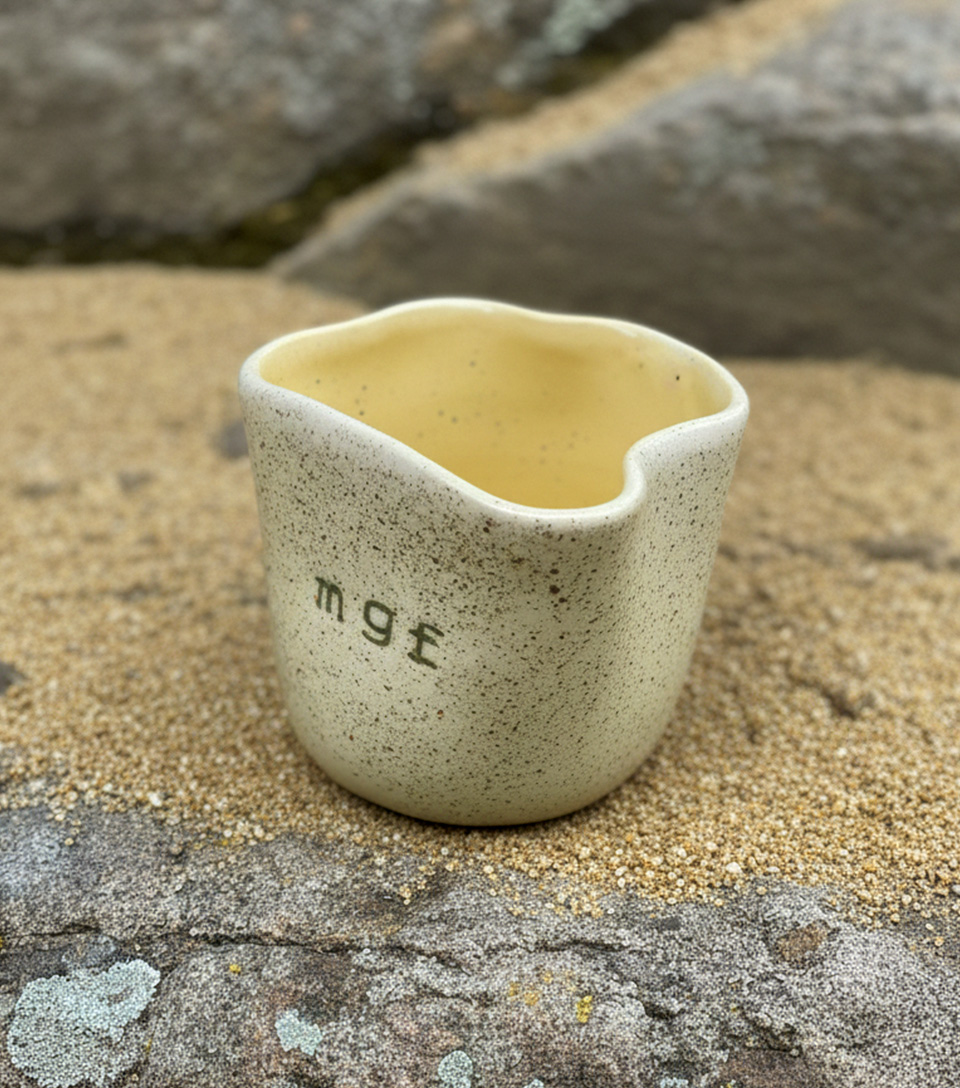 Taza Blanca y Beige MGF