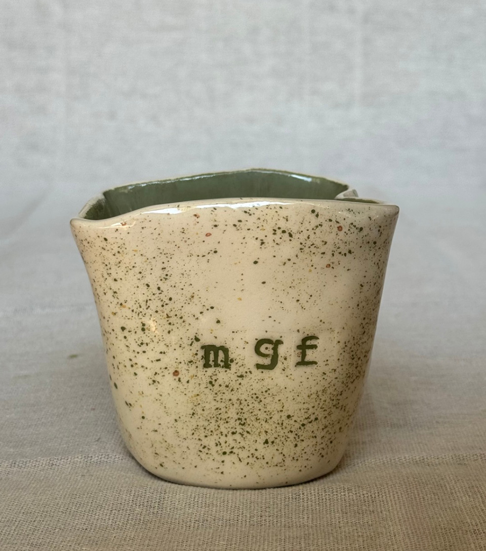 Taza Blanca y Verde MGF - Imagen 2