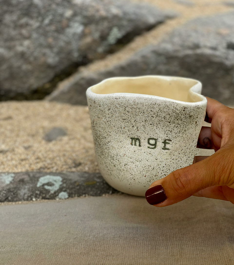Taza Blanca y Beige MGF - Imagen 5